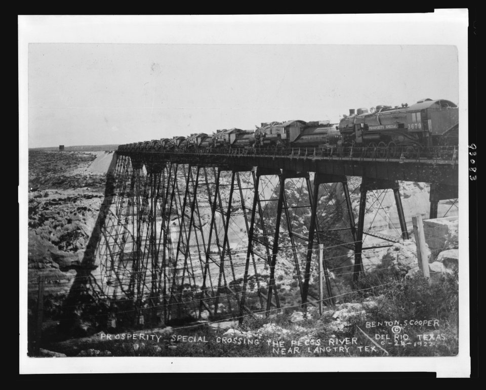 Prosperity Special crossing the Pecos river, near Langtry, Texas LCCN93513630