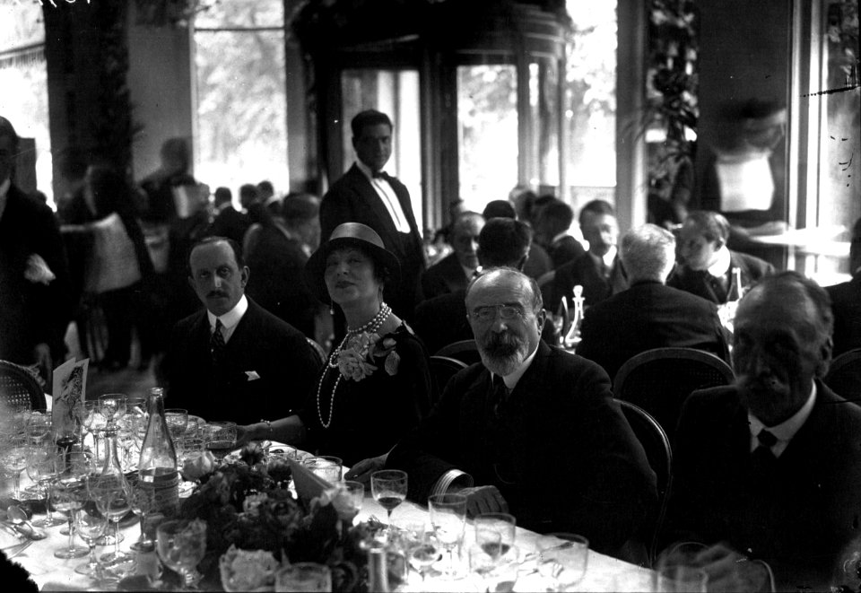 Pré Catelan - les propriétaires des grands crus de France - Barthou, Cécile Sorel, marquis de Ségur - (photographie de presse) - Agence Meurisse