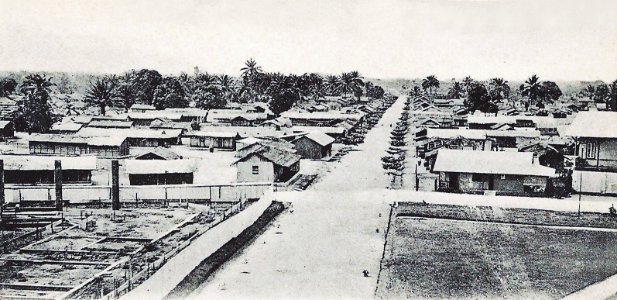 Promenade in Duala-Kamerun (cropped)