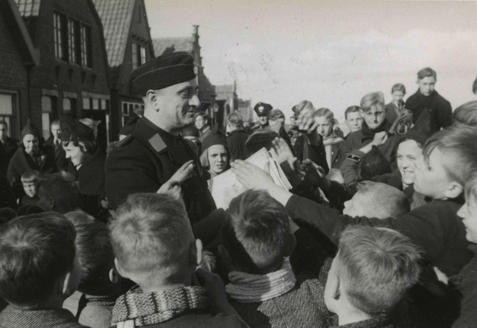 Propaganda Volendam - Fotodienst der NSB - NIOD - 211788