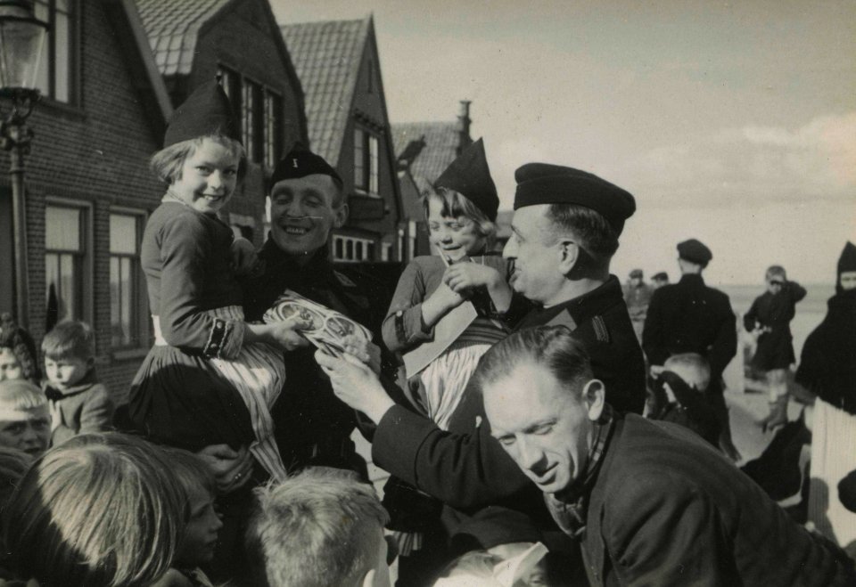 Propaganda Volendam - Fotodienst der NSB - NIOD - 211818