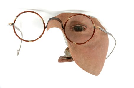 Prothese voor een gezichtsreconstructie met jukbeen, oog en bril uit 1920 en 1921., item 1