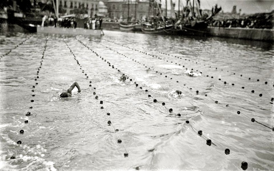 Prueba de natación en el puerto de San Sebastián (17 de 17) - Fondo Car-Kutxa Fototeka