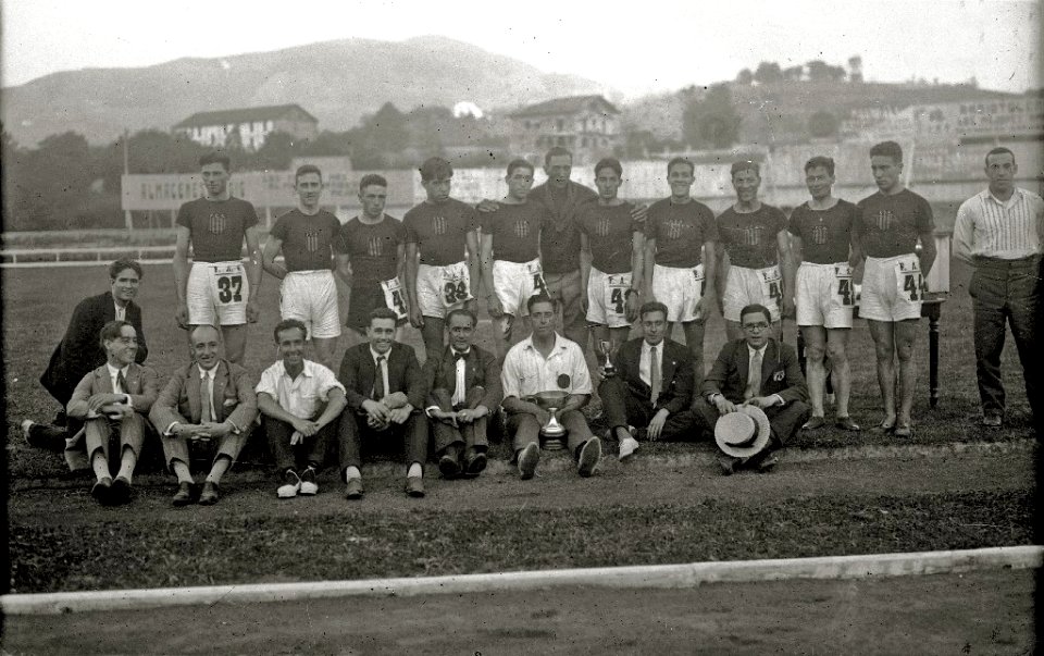 Pruebas atléticas en el campo de Berazubi en Tolosa (2 de 13) - Fondo Car-Kutxa Fototeka