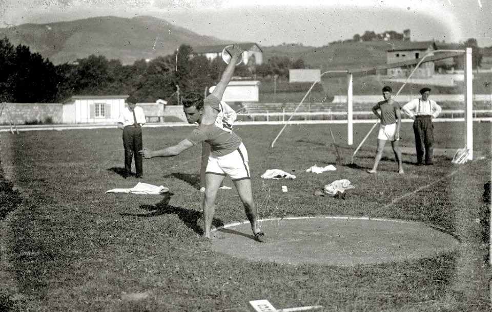 Pruebas atléticas en el campo de Berazubi en Tolosa (6 de 13) - Fondo Car-Kutxa Fototeka