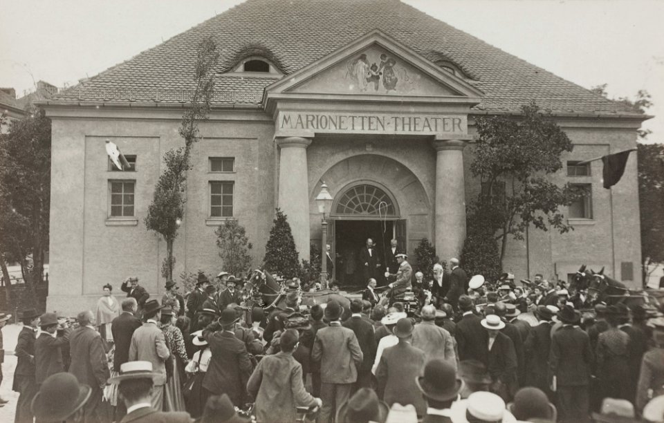 PS-2016-45-26-3--Pettendorfer-Nach-der-Vorstellung-10-Juli-1902-ret 3-ONLINE
