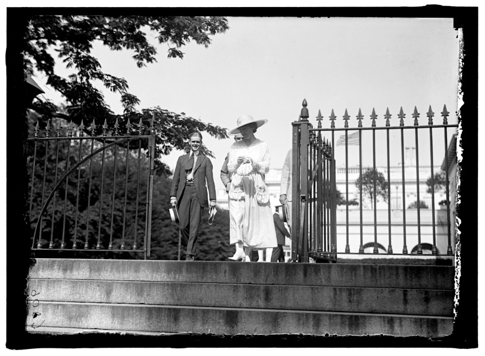 RANKIN, JEANETTE. REP. FROM MONTANA, 1917-1919. LEAVING WHITE HOUSE LCCN2016868052