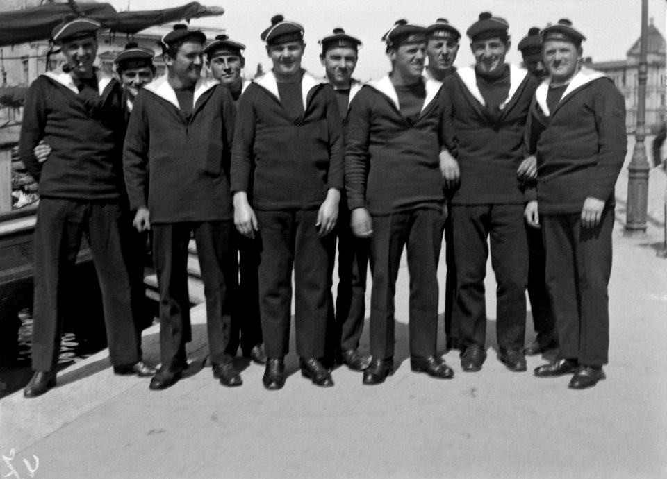 Ranskan laivaston neljä hävittäjää vierailulla Helsingissä - N2277 (hkm.HKMS000005-000001fw)