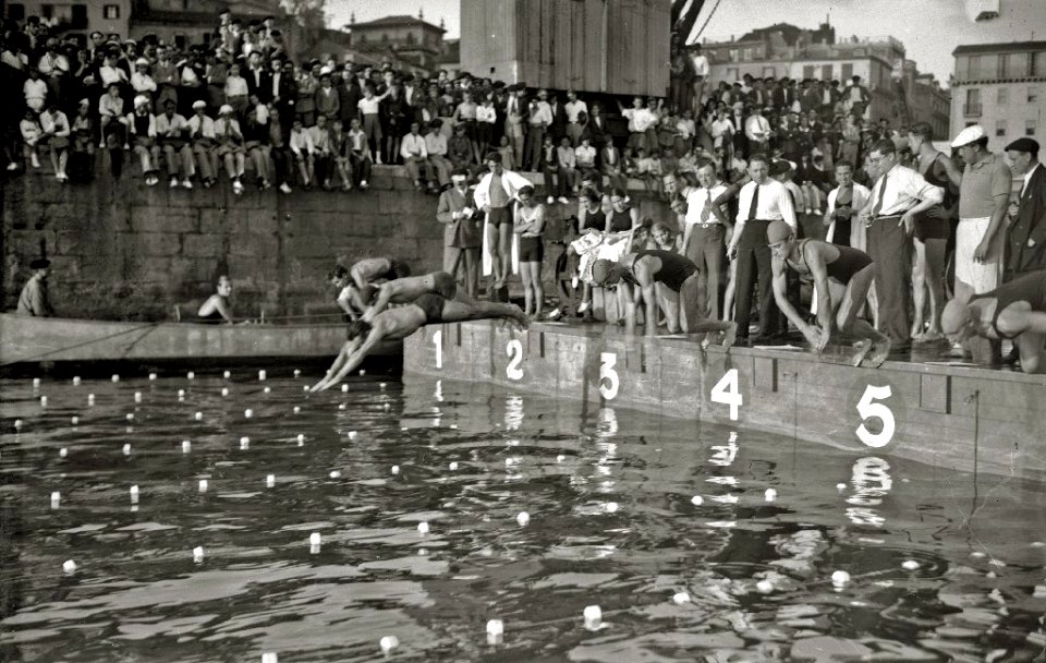 Prueba de natación el puerto de San Sebastián (1 de 2) - Fondo Car-Kutxa Fototeka
