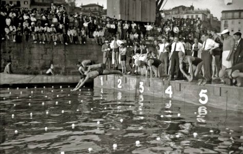 Prueba de natación el puerto de San Sebastián (1 de 2) - Fondo Car-Kutxa Fototeka