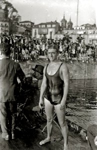 Prueba de natación en el puerto de San Sebastián (11 de 17) - Fondo Car-Kutxa Fototeka