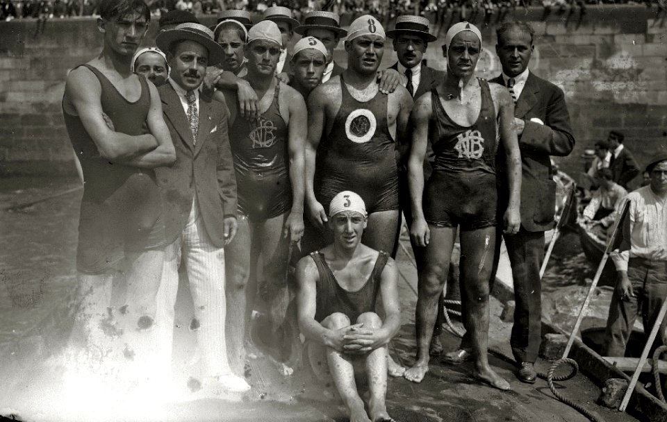 Prueba de natación en el puerto de San Sebastián (3 de 17) - Fondo Car-Kutxa Fototeka