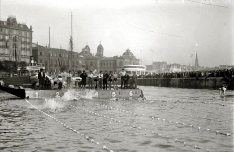 Prueba de natación en el puerto de San Sebastián (7 de 17) - Fondo Car-Kutxa Fototeka photo