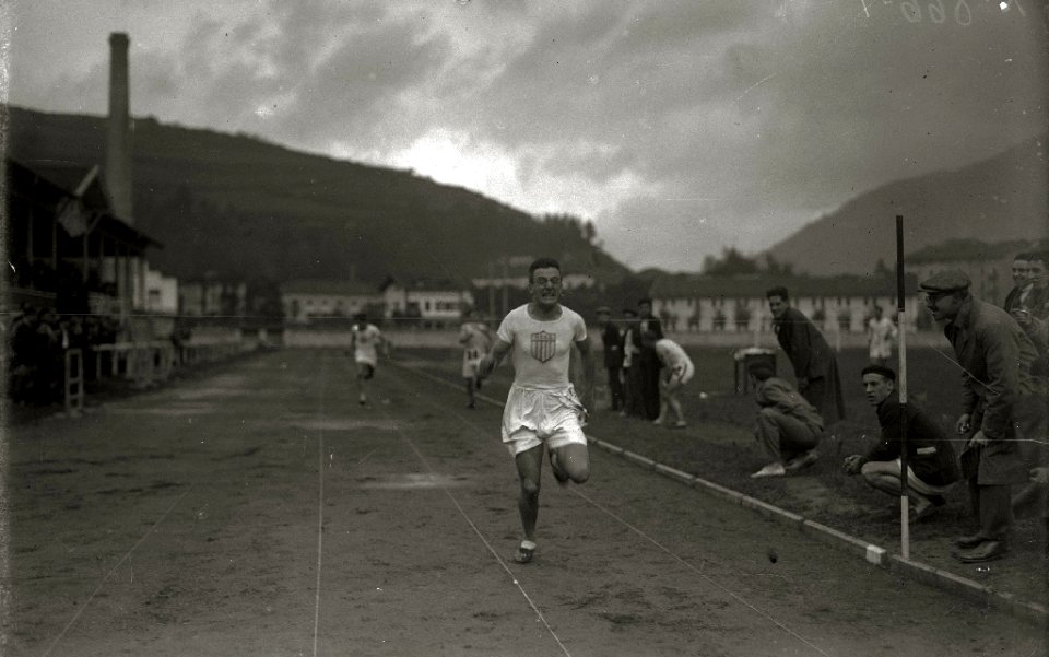 Pruebas atléticas en el campo de Berazubi de Tolosa (4 de 25) - Fondo Car-Kutxa Fototeka