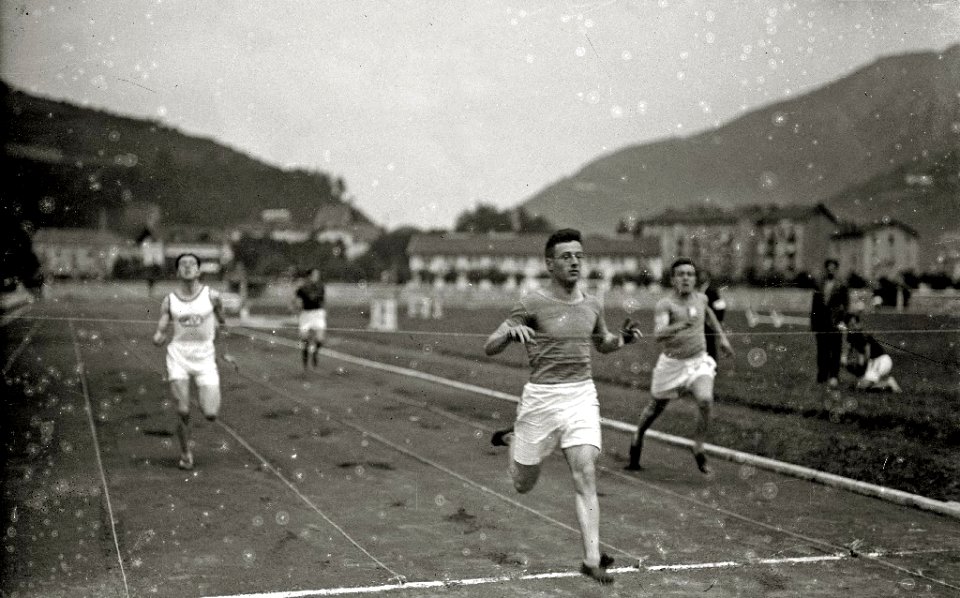 Pruebas de atletismo en el campo de Berazubi de Tolosa (1 de 8) - Fondo Car-Kutxa Fototeka