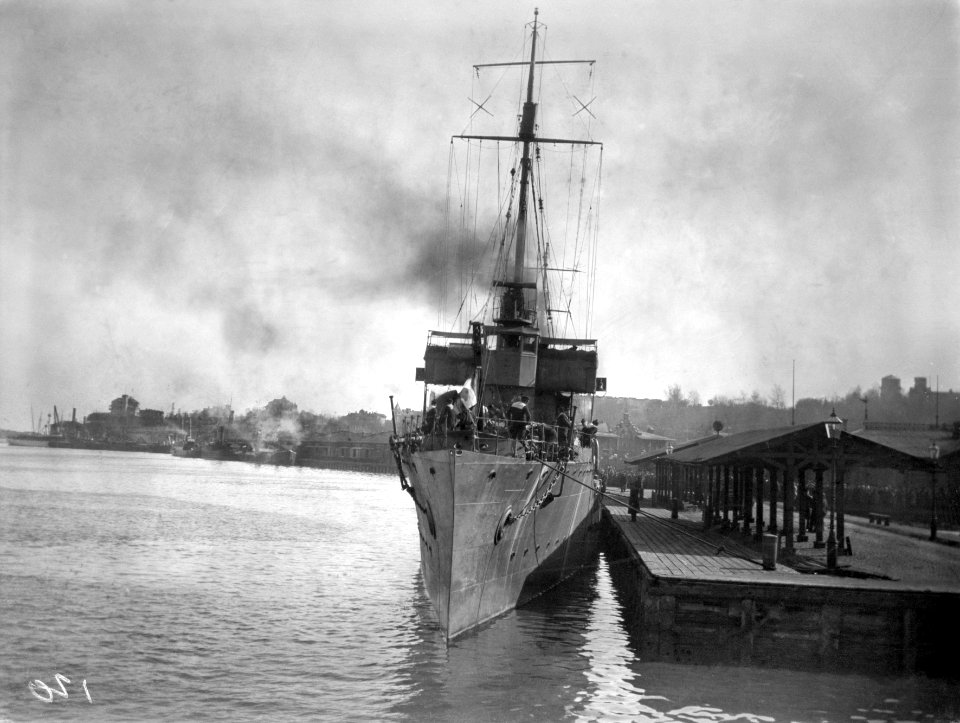 Ranskalainen torpedoristeilijä Temeraire vierailulla Helsingissä - N1938 (hkm.HKMS000005-0000019j)