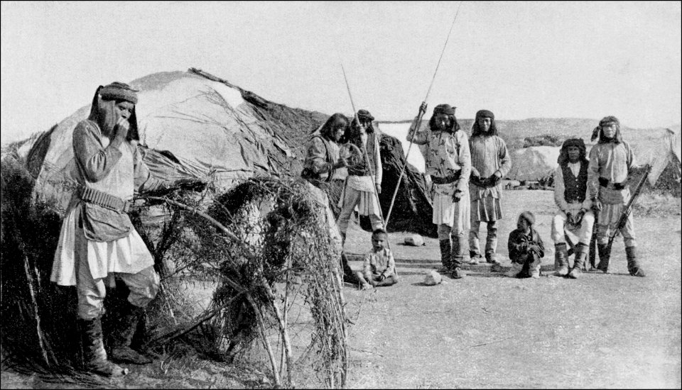 PSM V41 D819 Apache camp in arizona