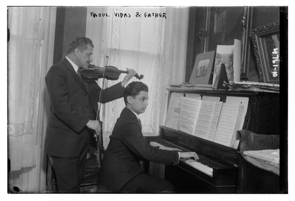 Raoul Vidas & father LCCN2014708022