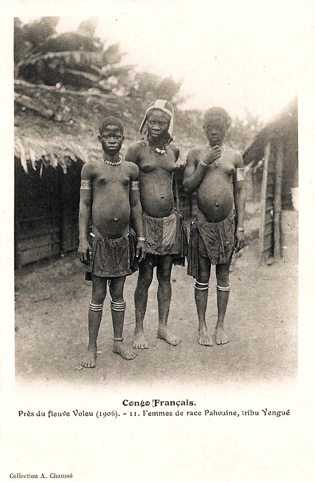 Près du fleuve Voleu (1906). Femmes de race Pahouine, tribu Yengué
