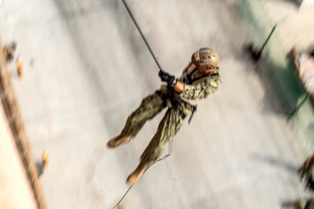 Rappel training 141215-N-BJ254-157