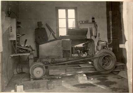 Rattendorf, Elekrtozug 209-12 Ka (rückwärts) und Elektrozug 84-5 LL, vorne aus der Nassfeldlawine geborgen, aufgenommen am 2. Mai 1916 (BildID 15473983)