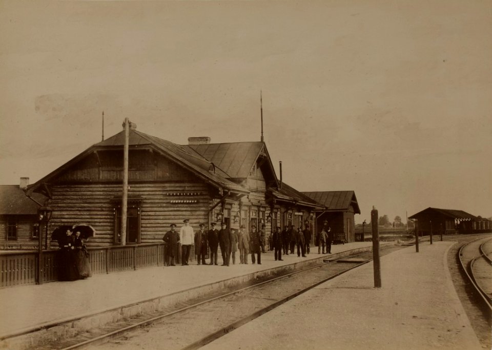 Raudteejaam Zemitāni (Aleksandri Värav) Riias - Zemitāni (Alexander Gate) train station in Riga (12810063443)