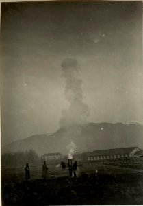 Rauchringrohr zur Darstellung der Rauchringe bei den 30.5 cm Mörsern M. 11. Exerzierplatz Villach. (BildID 15466223)