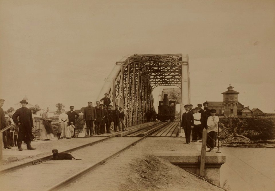 Raudteesild üle Velikaja jõe (Riia sild), otsevaade pärast ehituse lõppu Railway bridge over the Velikaya River (Riga Bridge), front view after the end of construction