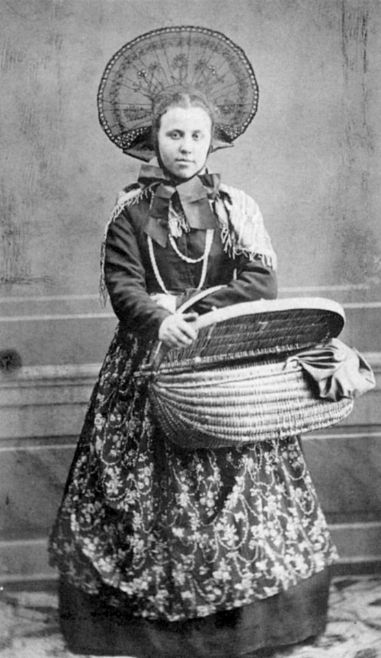 Ravensburg Fastnacht 1870ca Marie Möhrlin in Tracht