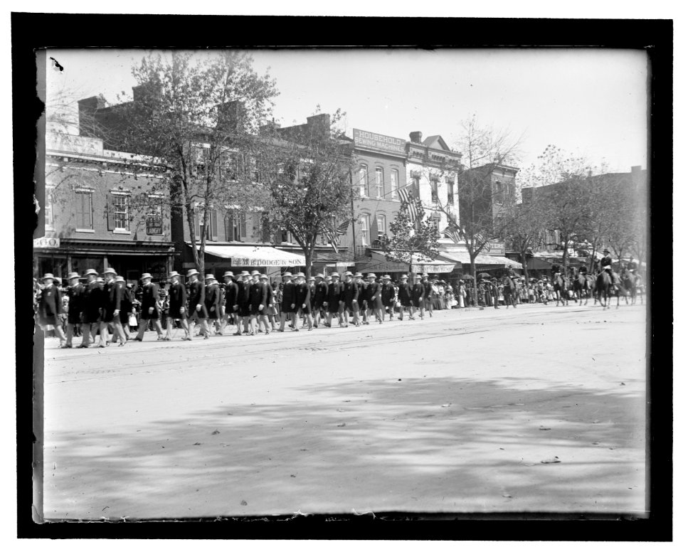 Rawlins Post of Minneapolis, Minn., which acted as escort to Gen. Ell. Torrance, Comdr.-in-chief. Dressed in light overcoats & fedora hats LCCN2008680930