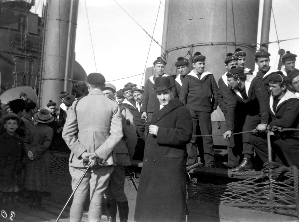 Ranskalainen torpedoristeilijä Temeraire vierailulla Helsingissä - N1929 (hkm.HKMS000005-0000018k)