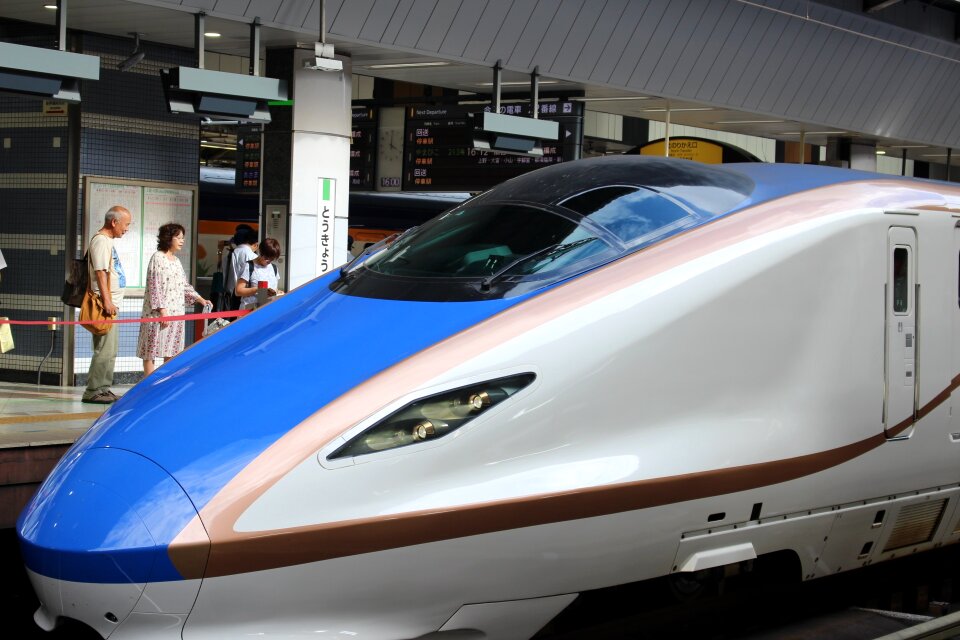 Tokyo station hokuriku shinkansen jr east