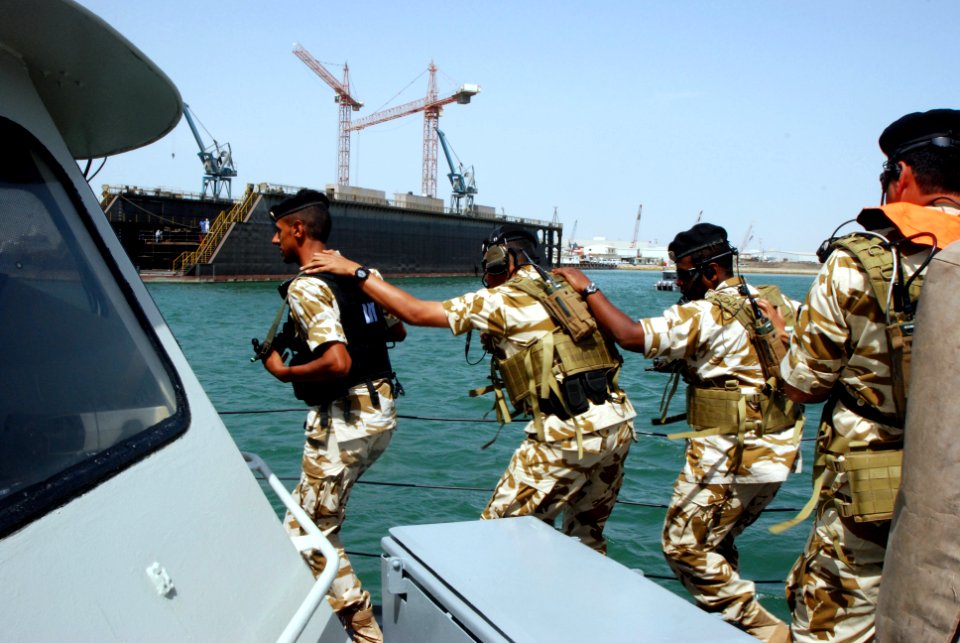 RBNF sailors conduct boarding exercise at RBNS Al Jasrah 2008-05-19