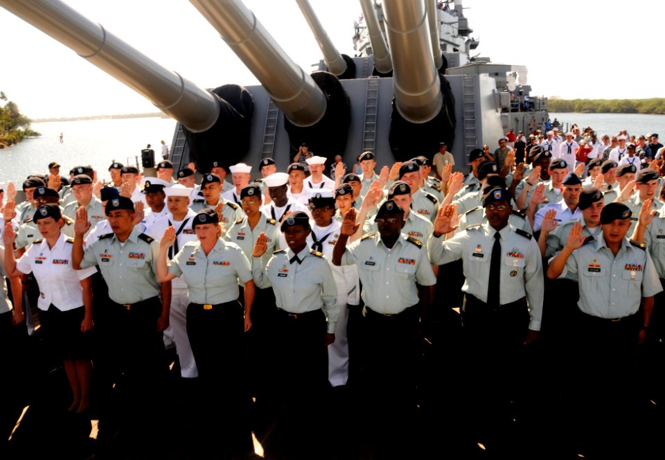 Re-enlisting in Pearl Harbor DVIDS238867