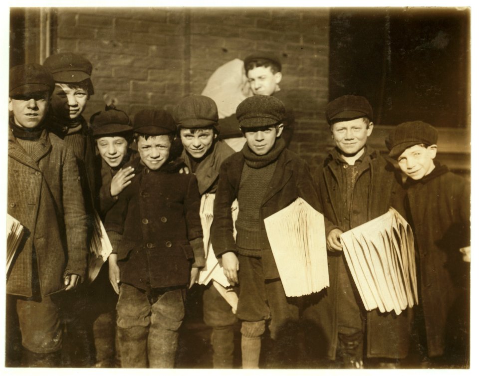 Ready for afternoon selling, group on Seneca St. 4 P.M. LOC nclc.03394