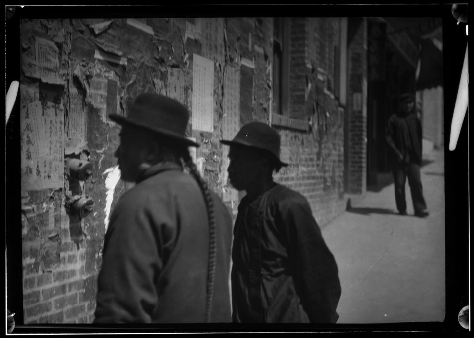 Reading wall notices, Chinatown, San Francisco LOC agc.7a55013