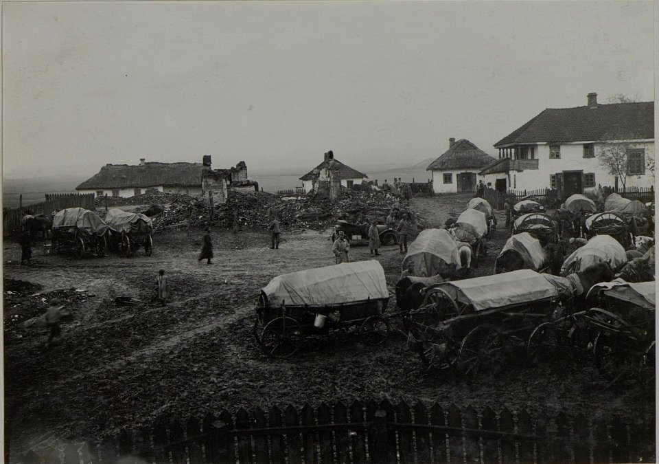 Rast d-Trainwagen d-14.Korpskmmdo.Torgowitza.(8.10.1915.) (BildID 15459513)