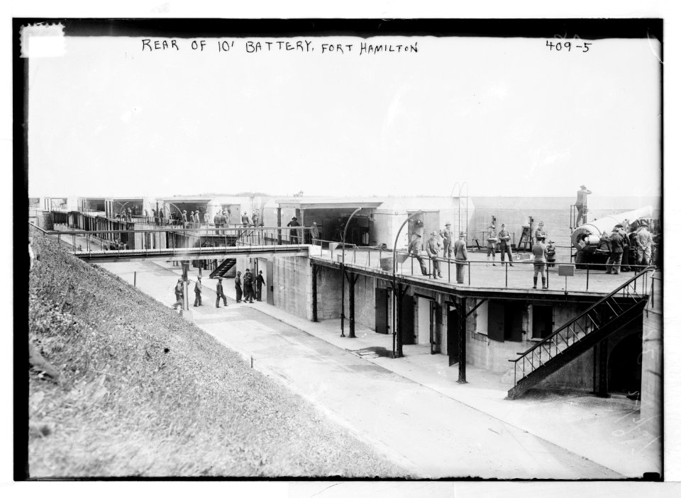Rear of 10' battery, Fort Hamilton LCCN2014681933
