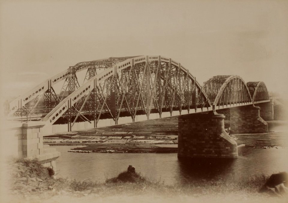 Raudteesild üle Velikaja jõe (Riia sild), külgvaade pärast ehituse lõppu Railway bridge over the Velikaya River (Riga Bridge), side view after the end of construction