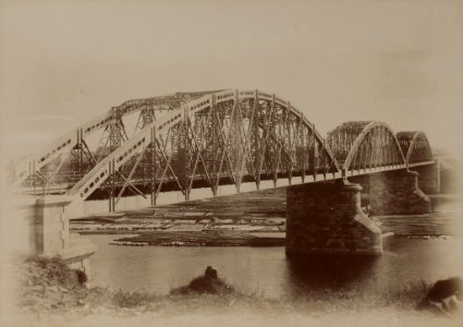 Raudteesild üle Velikaja jõe (Riia sild), külgvaade pärast ehituse lõppu Railway bridge over the Velikaya River (Riga Bridge), side view after the end of construction