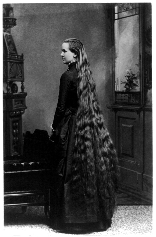 Rear view of woman, possibly Martha Matilda Harper, with hair reaching down near her ankles LCCN2002698518