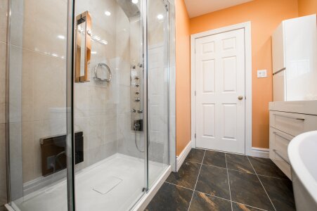 Design modern brown bathroom