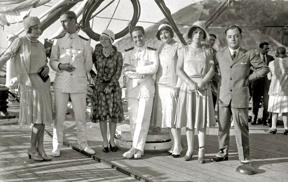 Recepción a bordo del buque de la Armada Argentina 'Presidente Sarmiento' fondeado en la bahía donostiarra (3 de 7) - Fondo Car-Kutxa Fototeka
