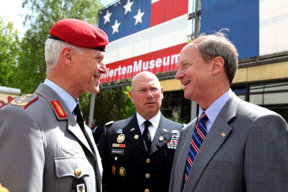 Reception in Honor of Armed Forces Day IMG 9917 (14012388740)
