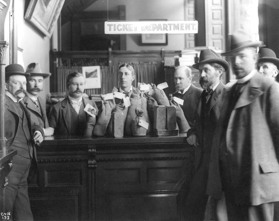 Receiving first shipment of gold from Nome, at Scandinavian American Bank, Seattle, ca 1901 (CURTIS 2063)