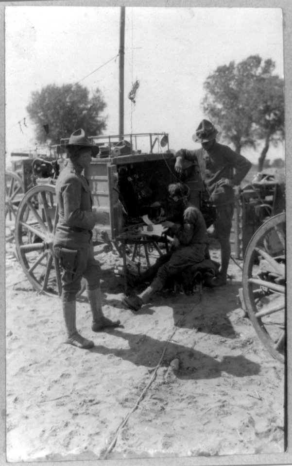Receiving wireless messages from the border near Casas Grandes, Mexico - Mexican-U.S. Campaign after Villa, 1916 LCCN2002718111