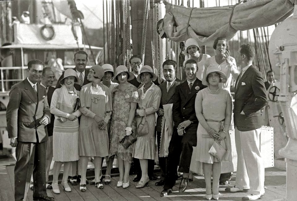 Recepción a bordo del buque de la Armada Argentina 'Presidente Sarmiento' fondeado en la bahía donostiarra (1 de 7) - Fondo Car-Kutxa Fototeka