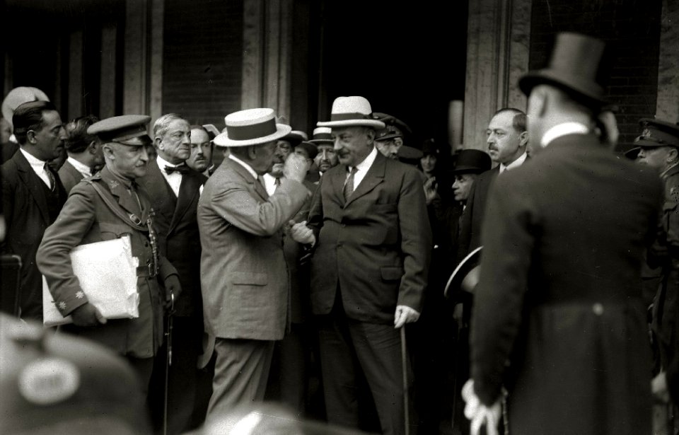 Recibimiento al general Miguel Primo de Rivera en la estación del Norte (1 de 7) - Fondo Car-Kutxa Fototeka