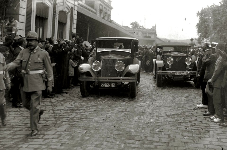 Recibimiento al general Miguel Primo de Rivera en la estación del Norte (5 de 7) - Fondo Car-Kutxa Fototeka