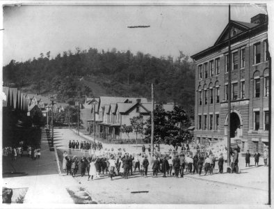 Recreation period, Pitcairn, Pa. LCCN2003656082